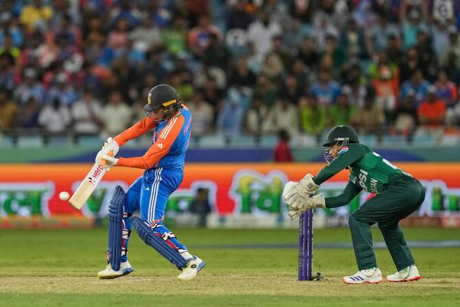 Why Live Cricket Keeps Finding Its Way Into People’s Best Lines